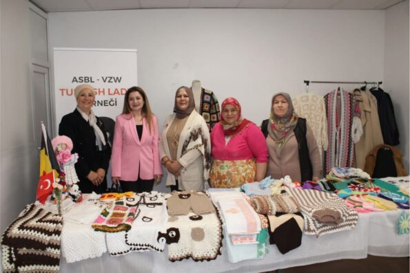 Turkish Lady Brei- en handwerk tentoonstelling op 17 mei